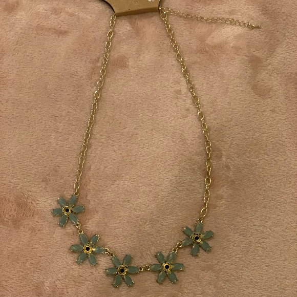 Cracker Barrel Accessories - Mint green flower Necklace with blue center.